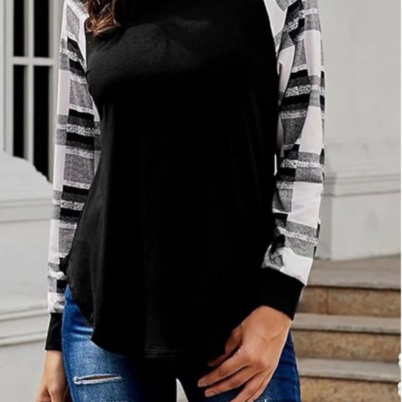 Lightweight Color Block Long Sleeved Tunic Shirt | Size: Large - Picture 2 of 3